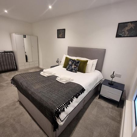 Trafford Suite Modern 1 Bed With Cinema Room แมนเชสเตอร์ ภายนอก รูปภาพ