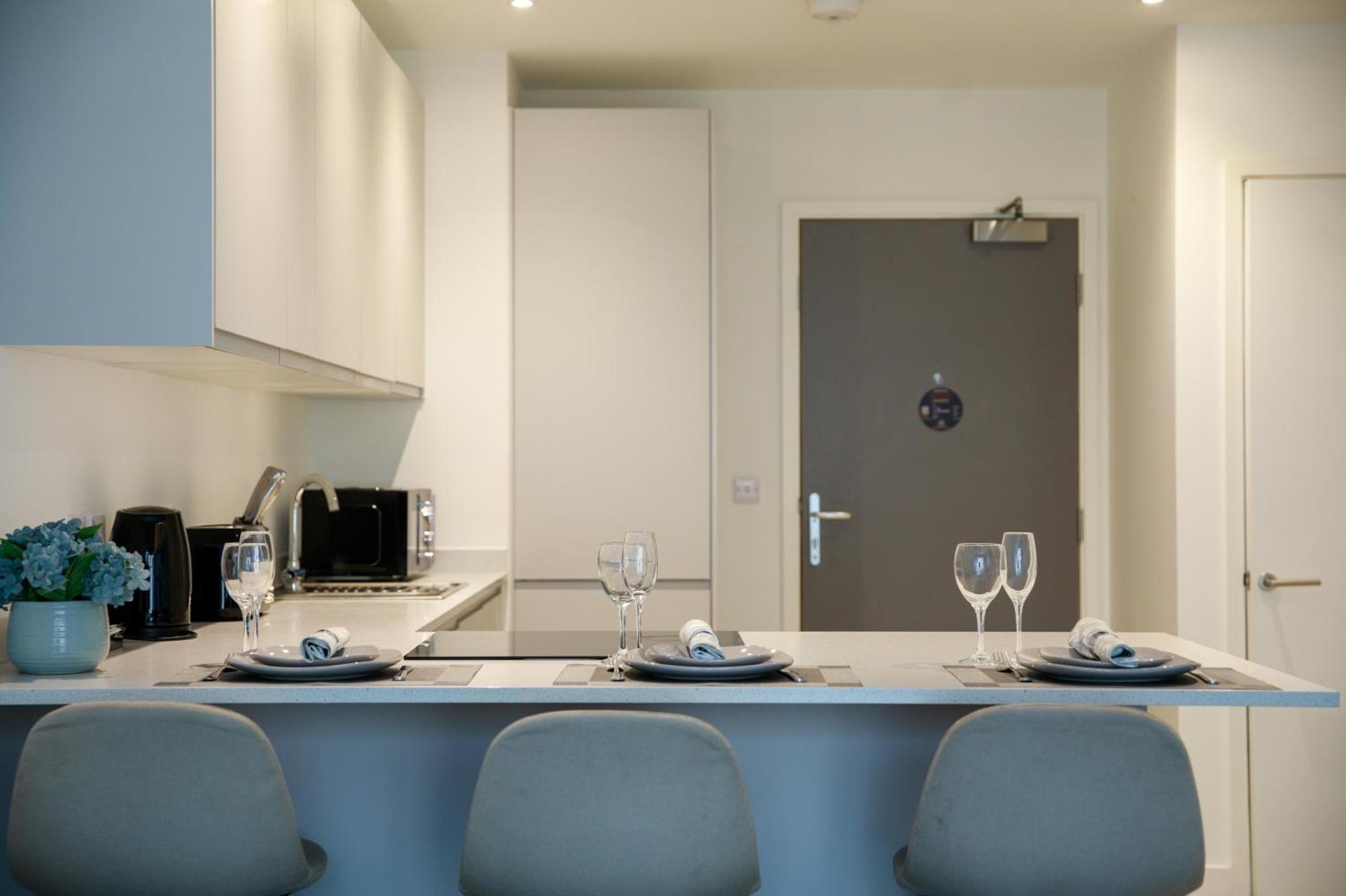 Trafford Suite Modern 1 Bed With Cinema Room แมนเชสเตอร์ ภายนอก รูปภาพ