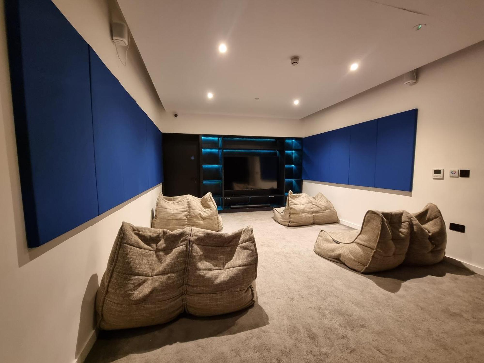 Trafford Suite Modern 1 Bed With Cinema Room แมนเชสเตอร์ ภายนอก รูปภาพ